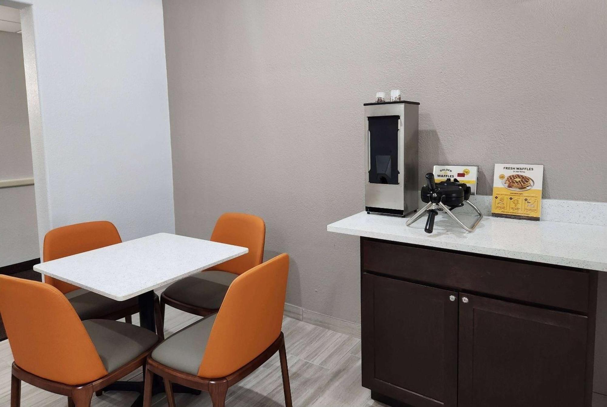 Baymont By Wyndham San Antonio Airport Hotel Ngoại thất bức ảnh