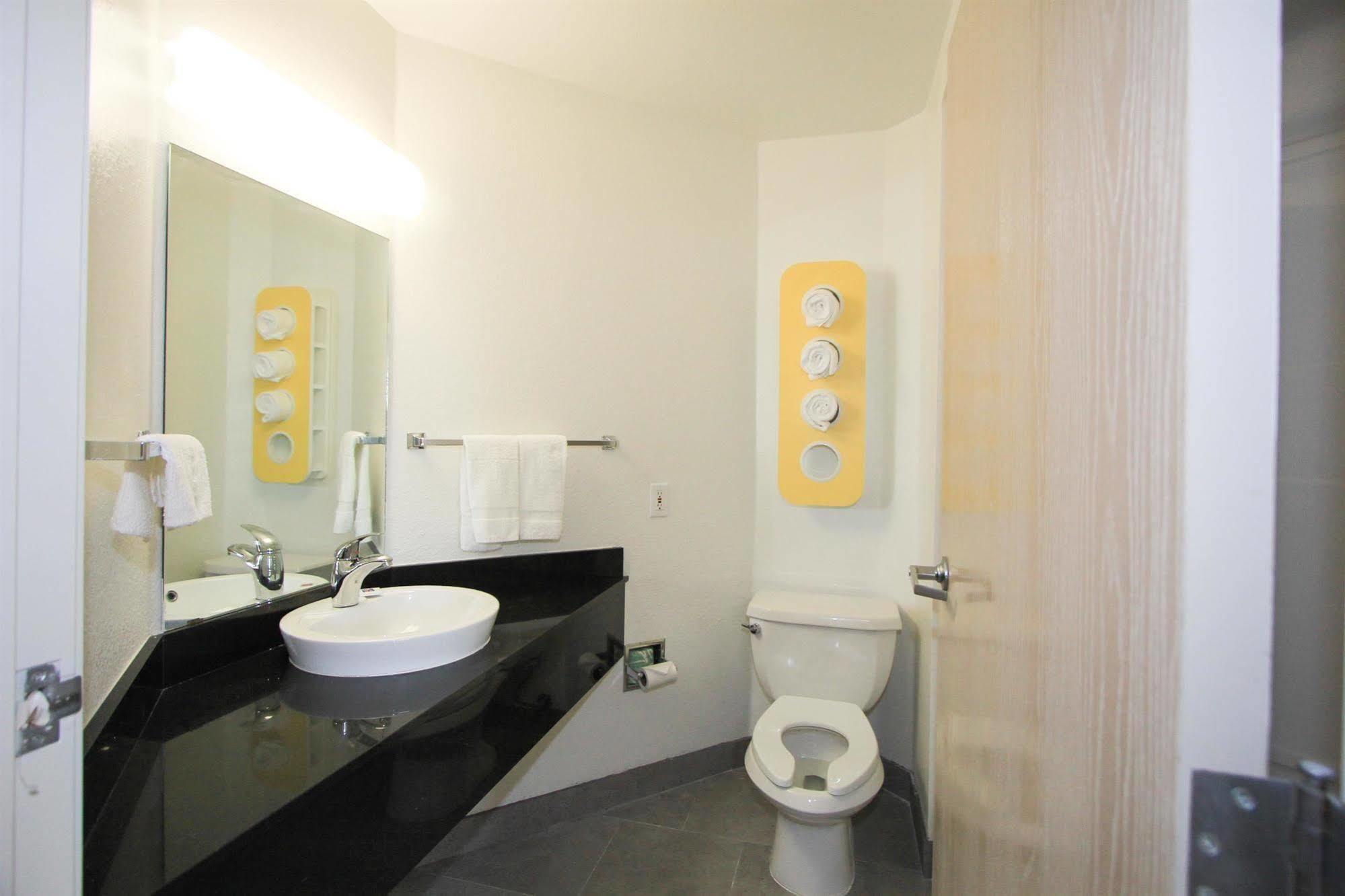 Baymont By Wyndham San Antonio Airport Hotel Ngoại thất bức ảnh